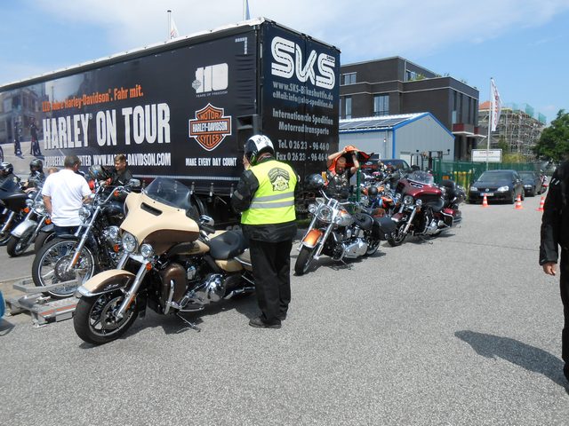 Harley on Tour 13.jpg -           